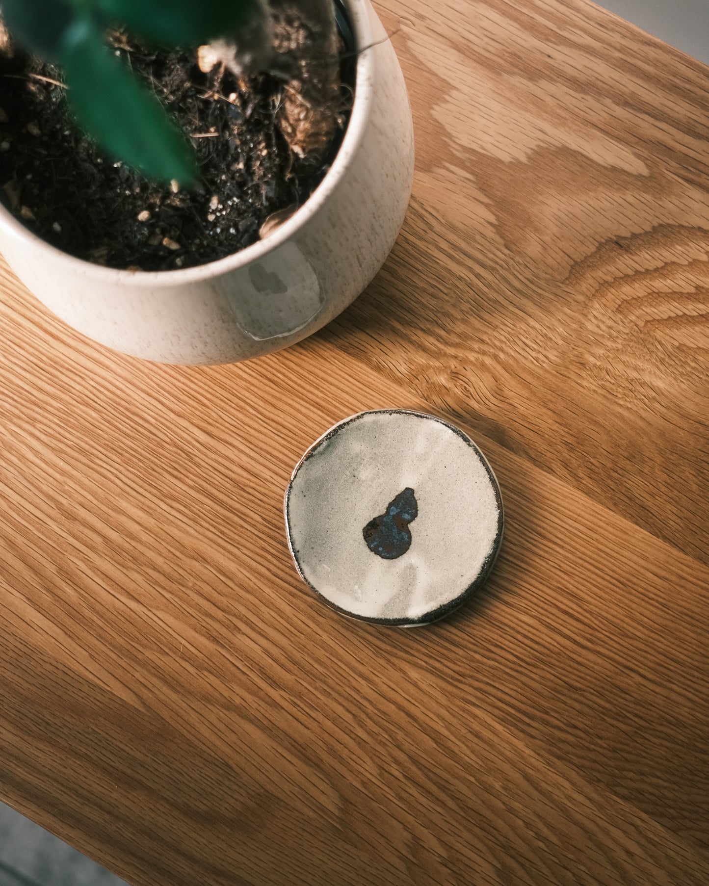 Kohiki Small Plate – Gourd | 粉引豆皿 ひょうたん